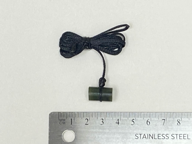 (image for) NZ JADE TOGGLE W WAX CODE